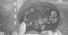 Tumba 18, en fosa, del Cerro de la Encina durante el proceso de excavación (Aranda et al. 2008: lám. V).